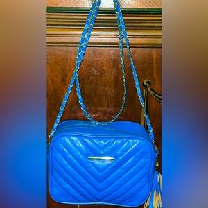 NEW blue purse w/ tassel and gold chain💙⭐️🩵